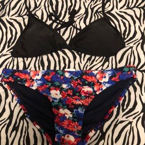 Bikini 🌺 Size Small- NWOT